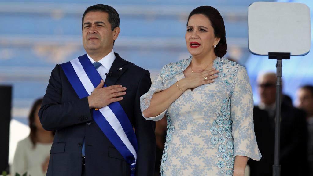 presidente honduras-esposa covid.jpg