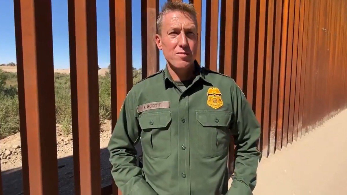 rODNEY sCOTT PATRULLFRONTA.jpg