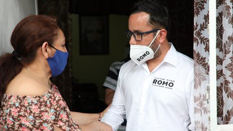 romo con la gente.jpg