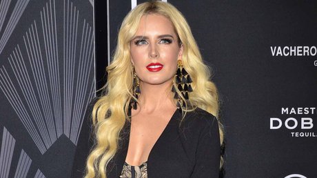 tania ruiz y la gaviota.jpg