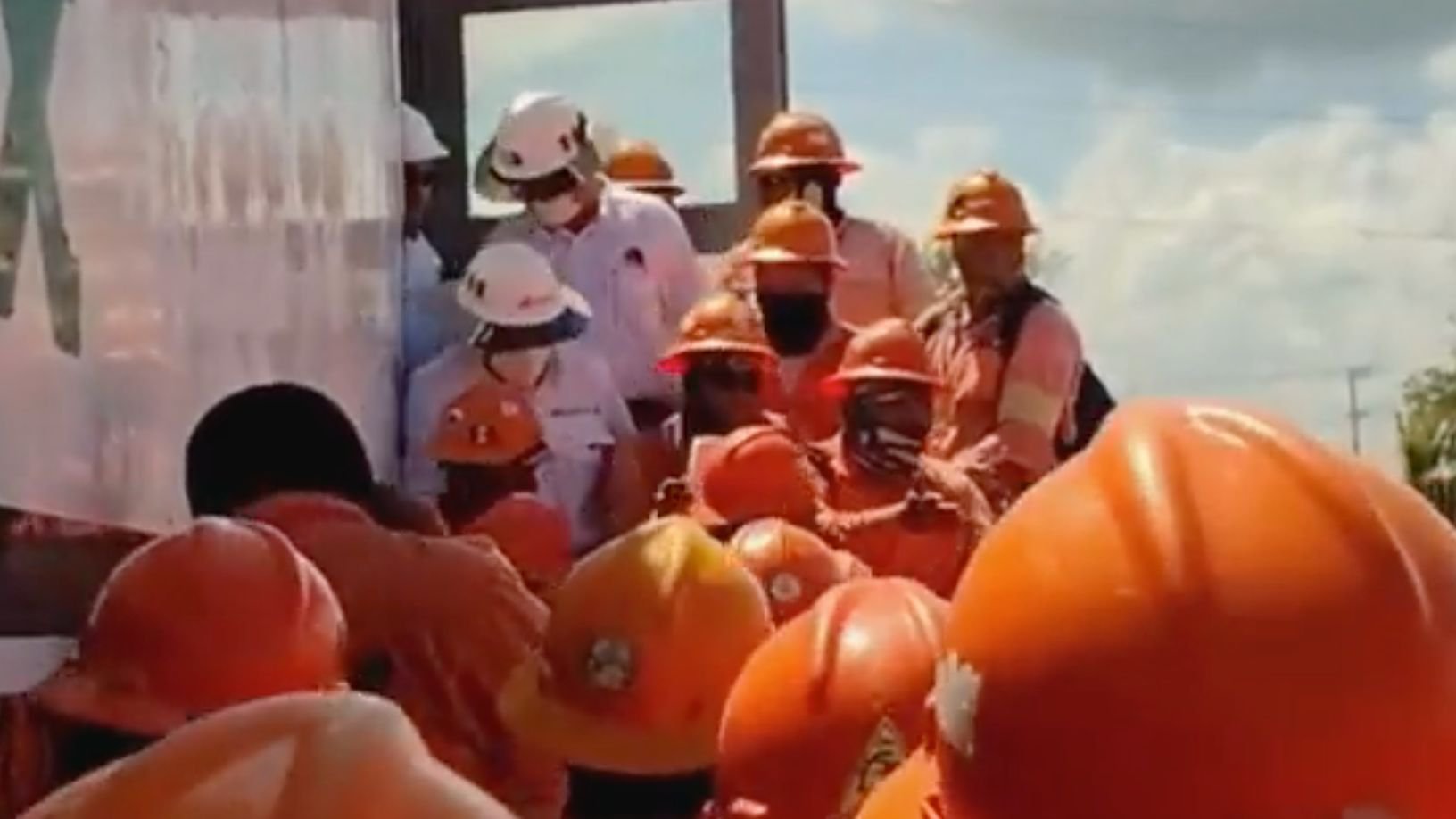 trabajadores refineria dos bocas tabasco.jpg