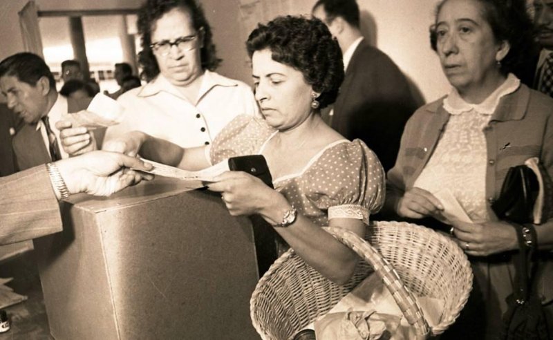 voto_mujer_archivo.jpg