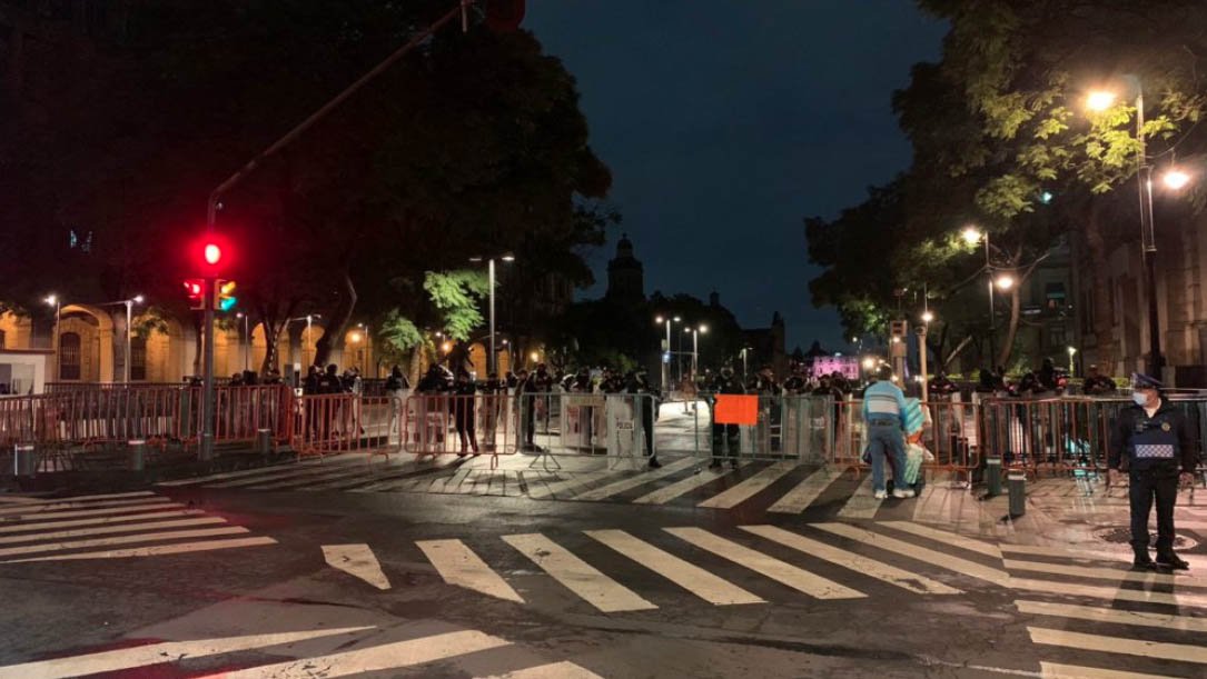 zocalo cdmx cerrado.jpg