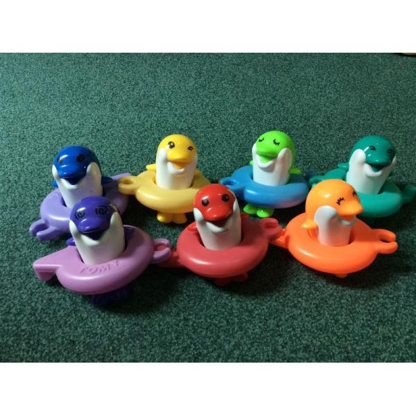 tomy bath dolphins