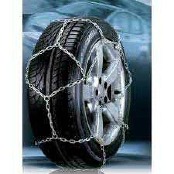 Car tyre snow chains