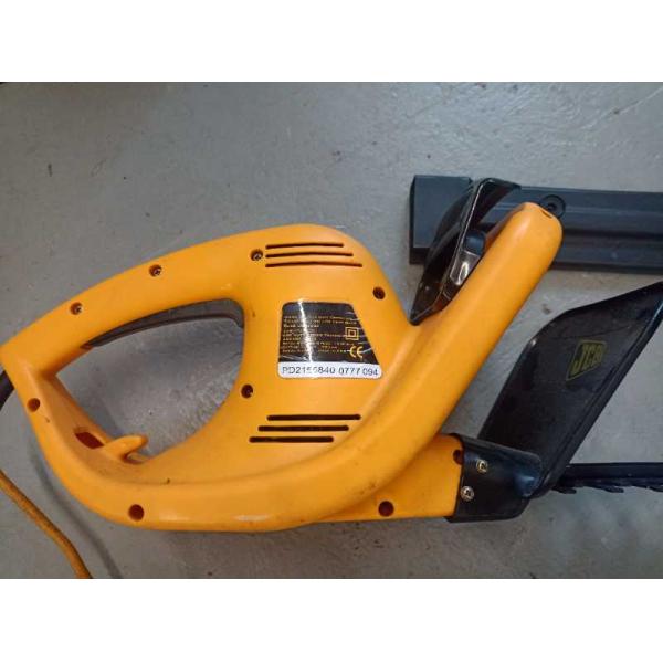 Borrow JCB Hedge Trimmer 600w JCBHT60600