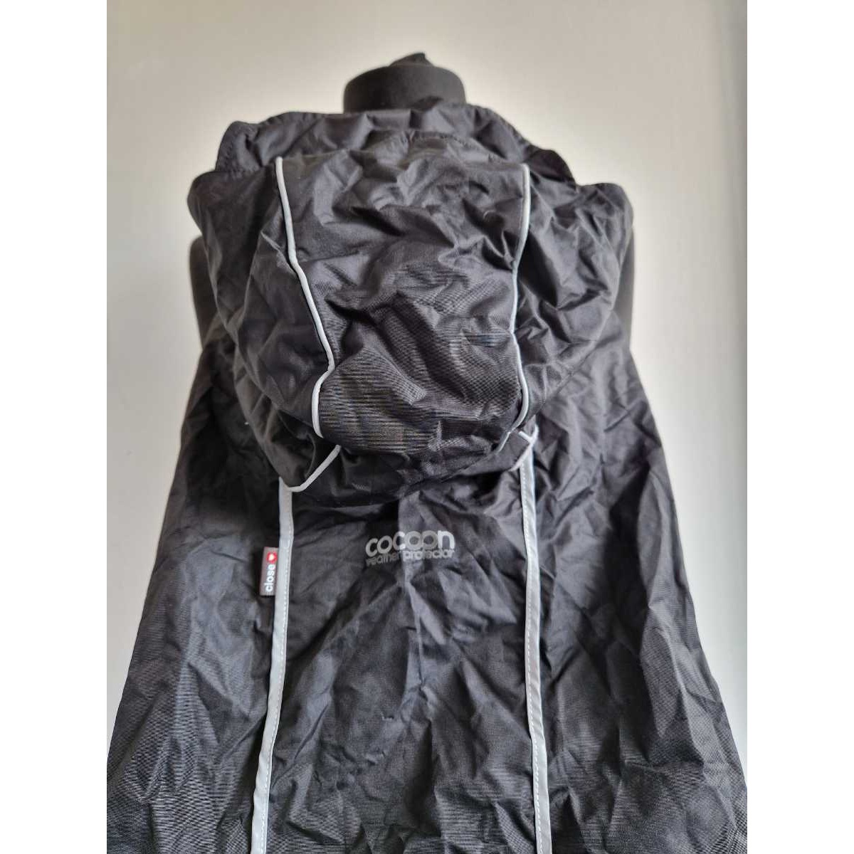 Close Cocoon Black