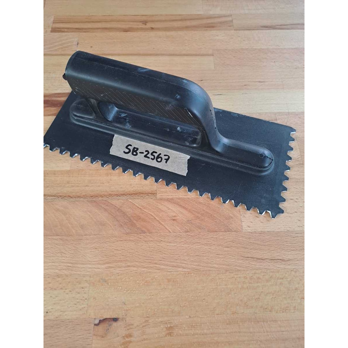 Notched Tiling Cement Spreader (2)