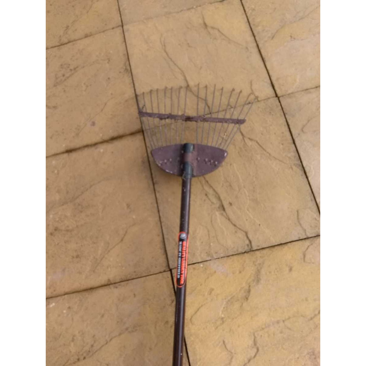 Wire lawn rake