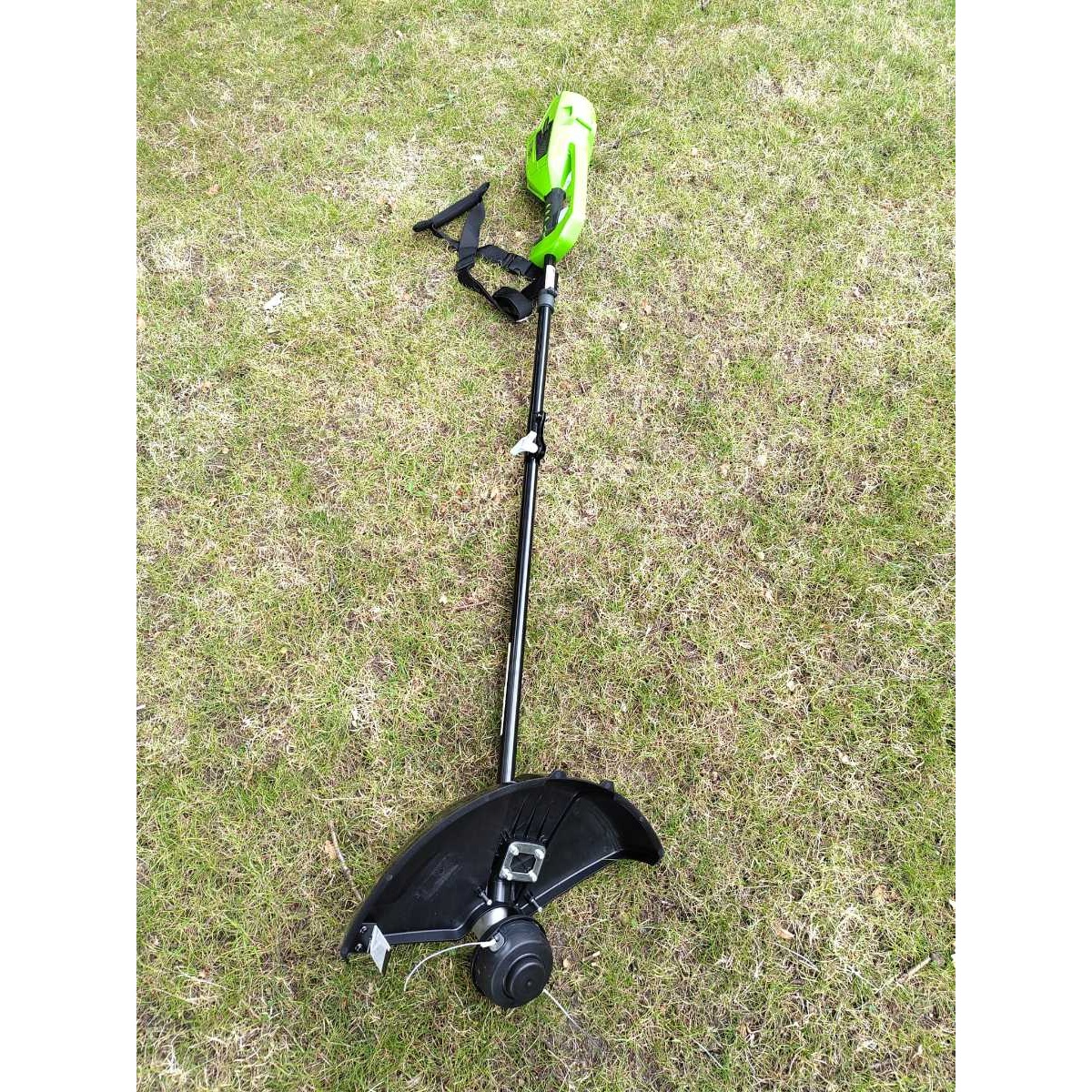 Grass strimmer and brush cutter