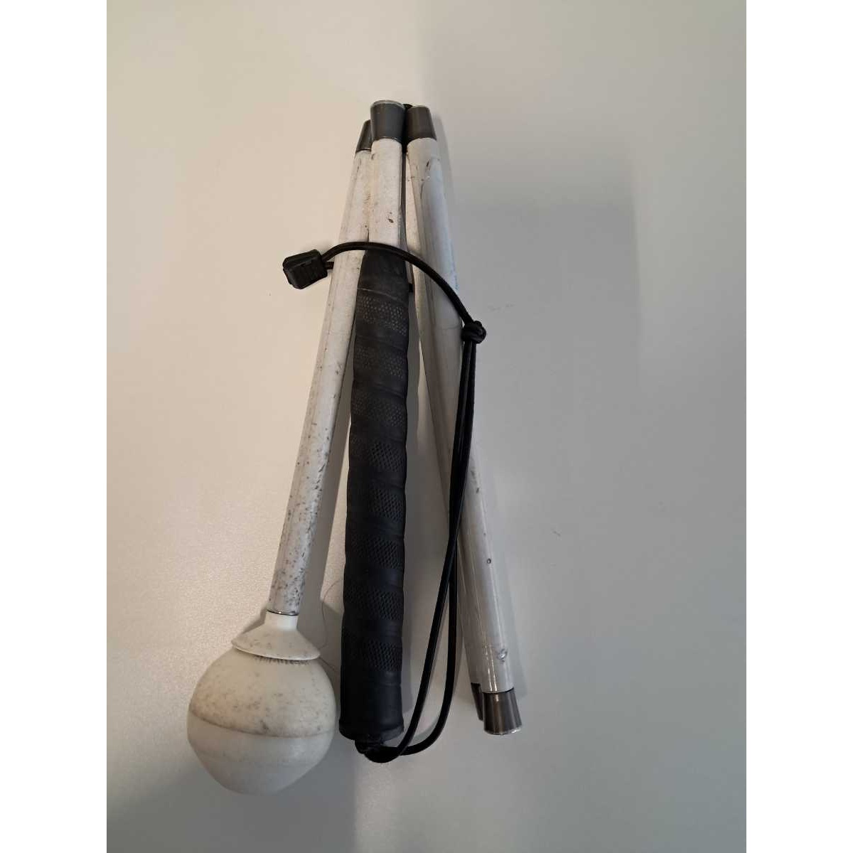 100am Folding Cane with Rubber Grip and Roller Tip