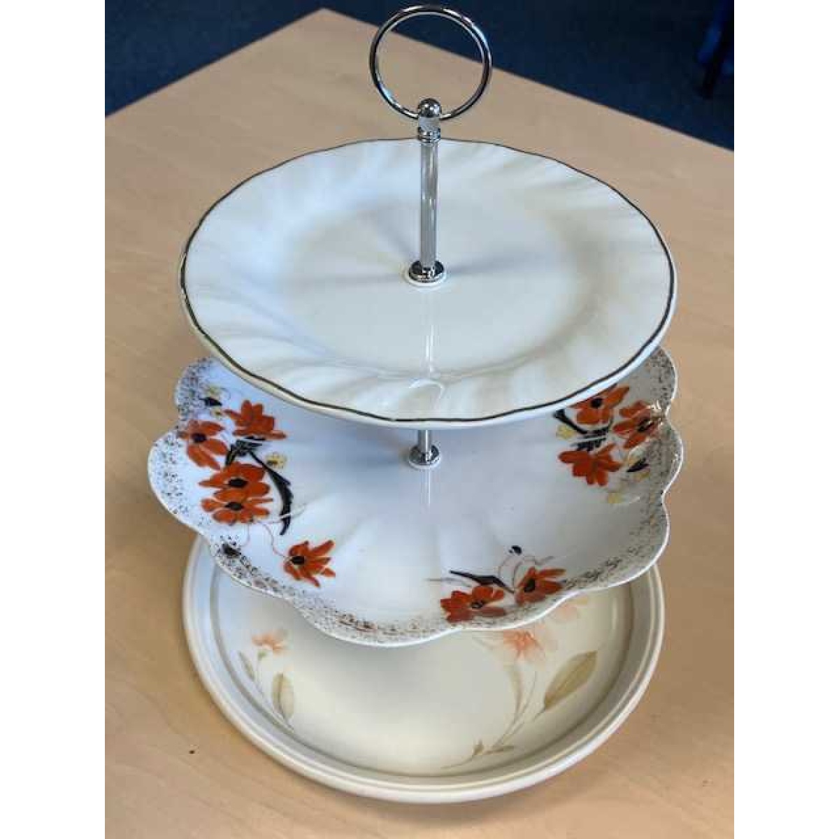 Three tiered cake stand (Floral Red)