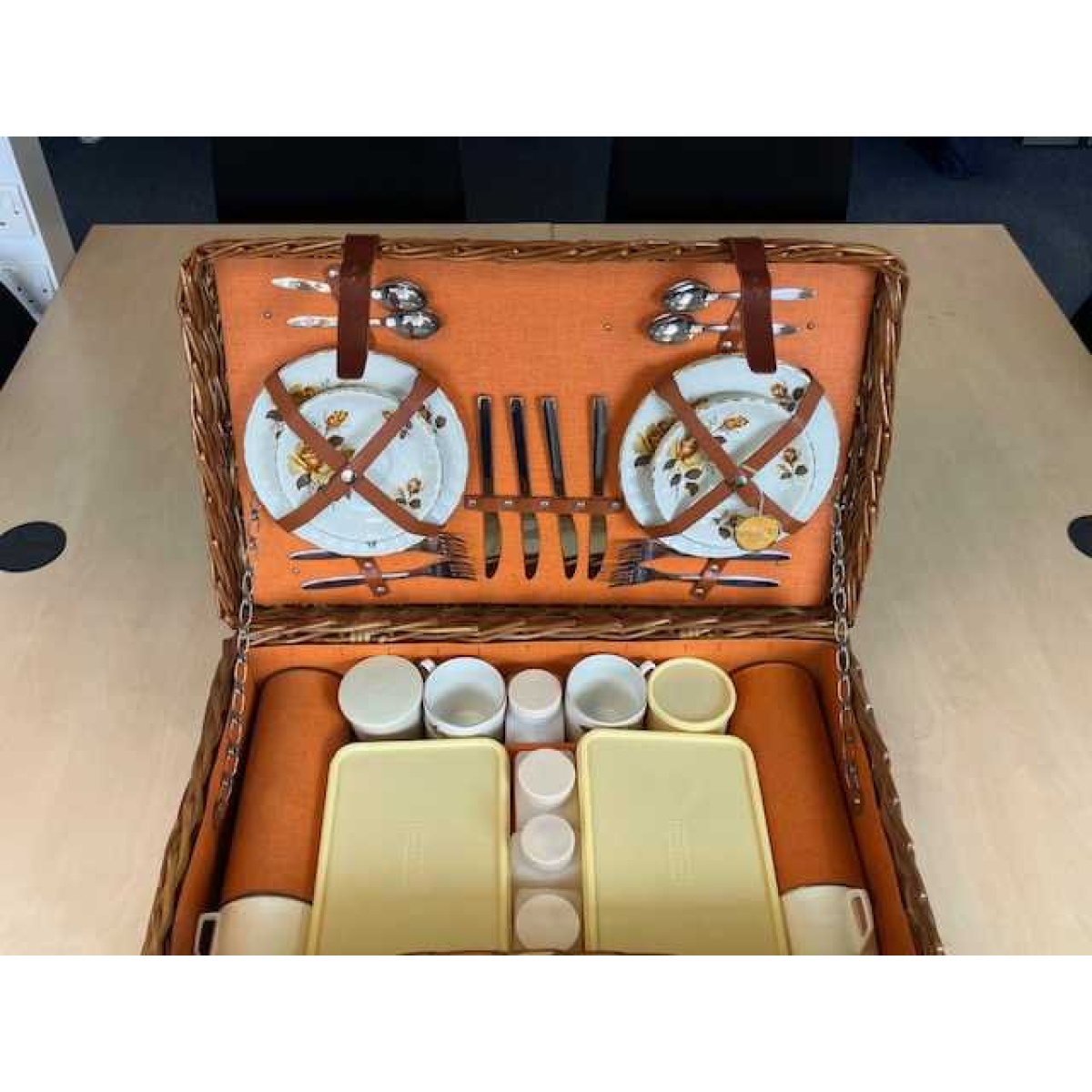 Wicker picnic hamper