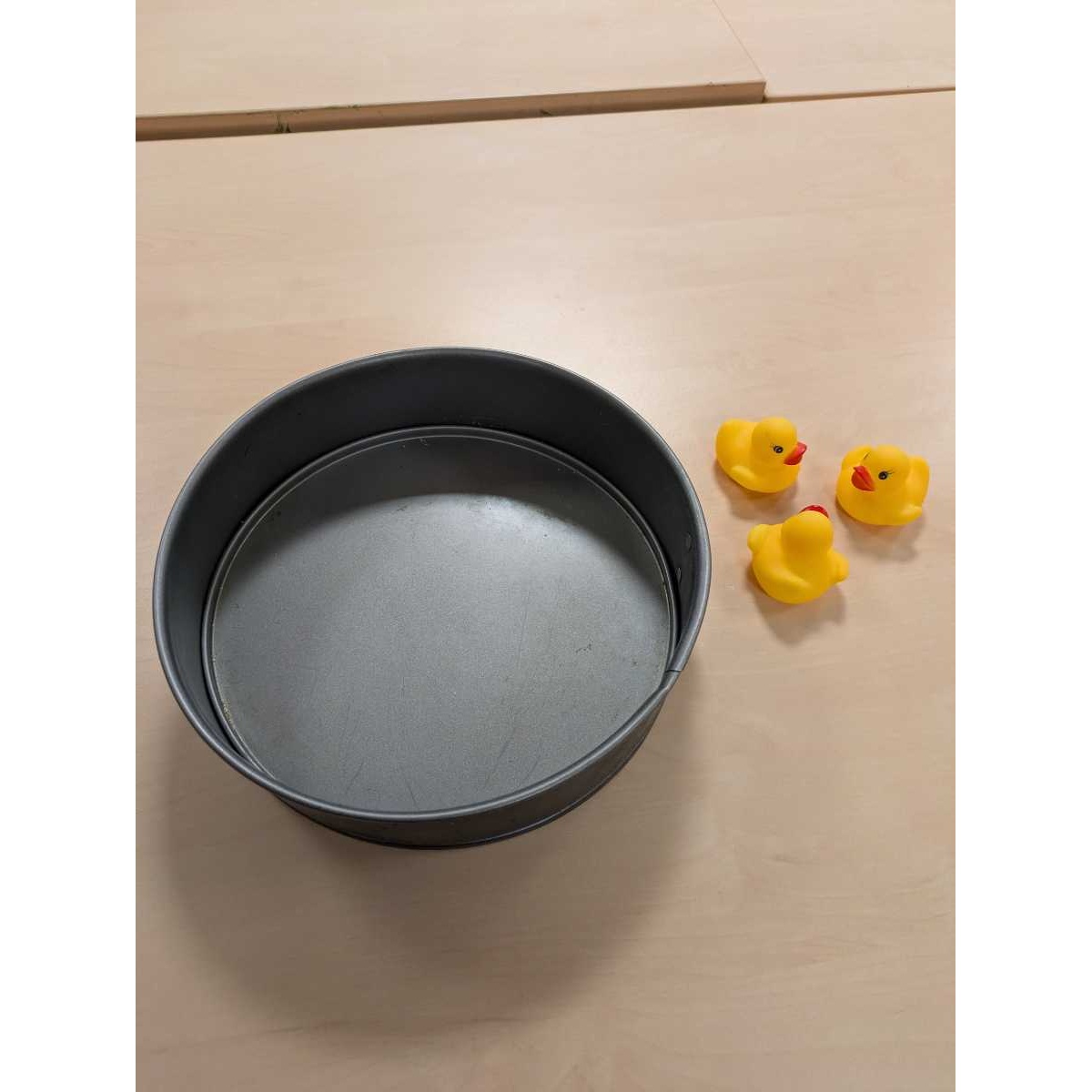 Springform Round cake tin (9 inch)