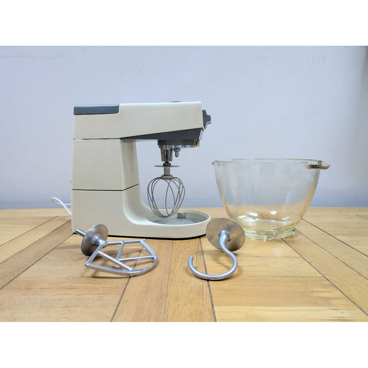 Sold: Kenwood Chef (A701a). Excellent Condition