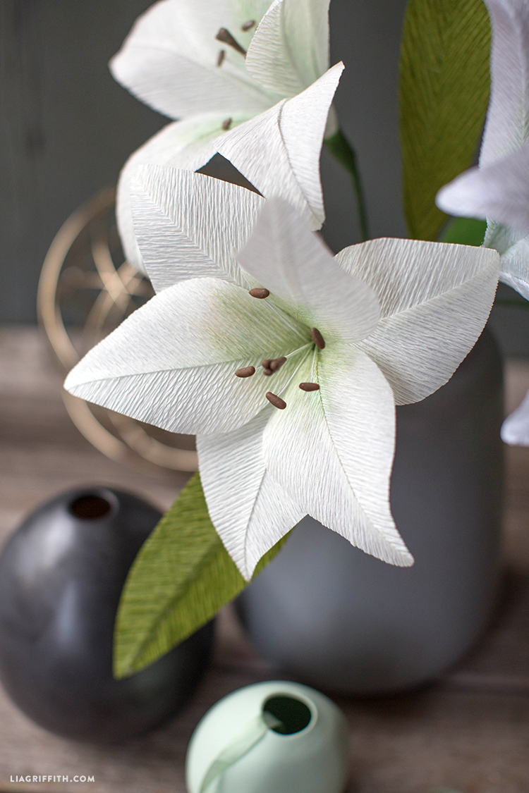 create pretty white crepe paper lilies with our simple diy tutorial paper lily flower
