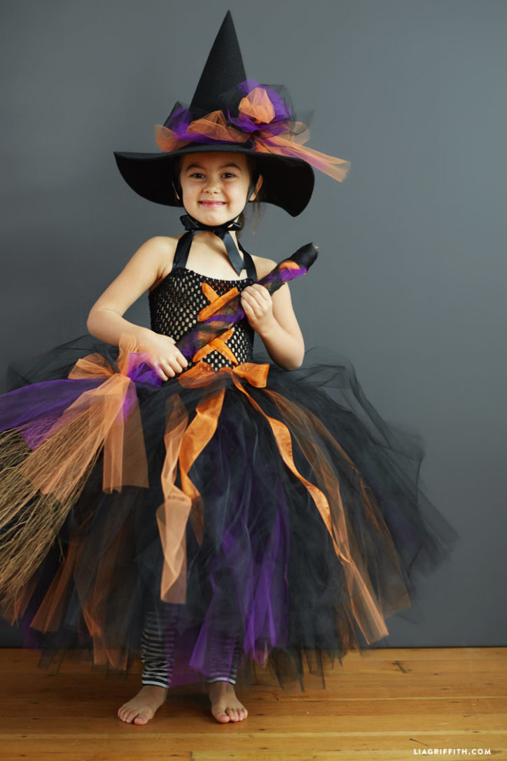 Kids' DIY witch costume