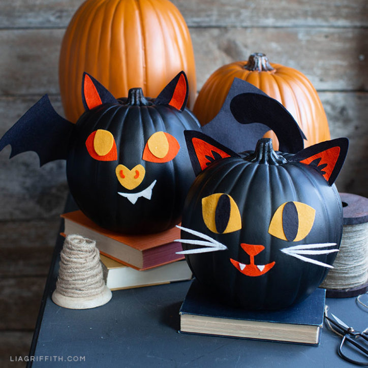 Felt cat and bat pumpkin decorations for Halloween