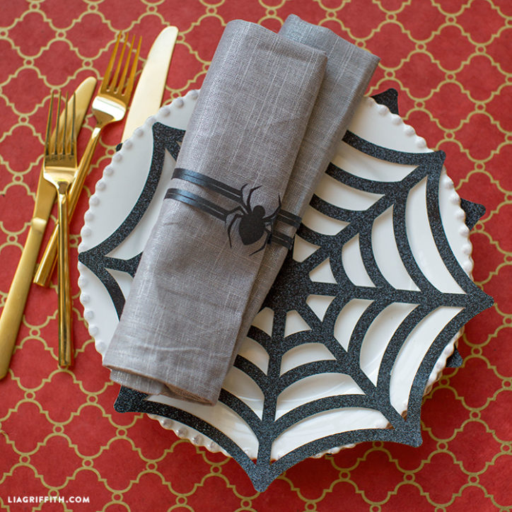 DIY paper spider place settings for Halloween party