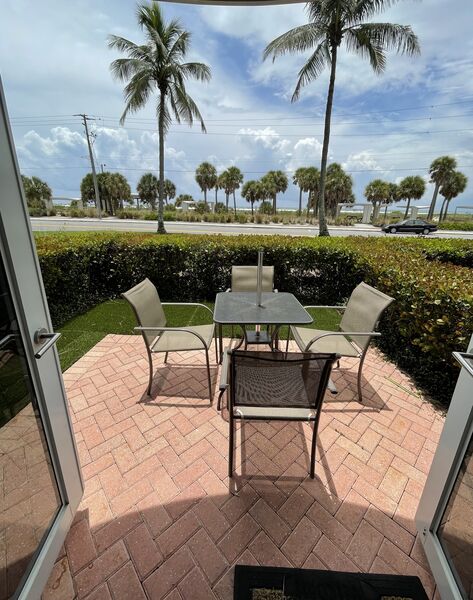 Sunset Royale - 100- Beautiful outdoor Patio across from Siesta Sunset Royale - 100- Beautiful outdoor Patio across from Siesta