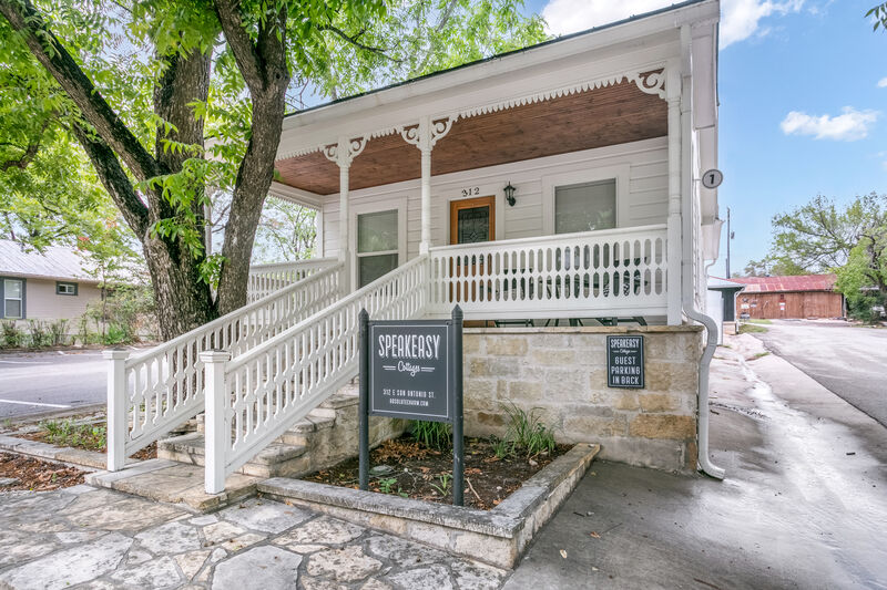 Reserve The Chateau Merlot Texas Hill Country Vacation Rental