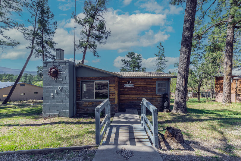 Happy Days Inn Hummingbird Cabins