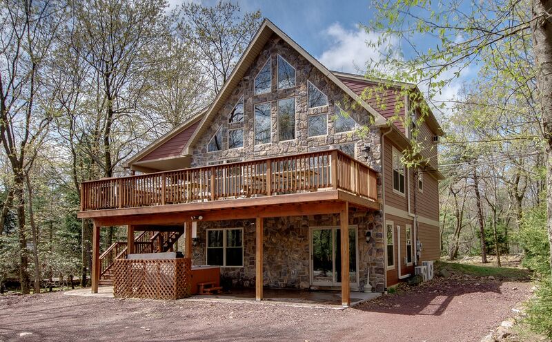 Red Rock Vacation Rentals In Poconos With Hot Tub Pmr