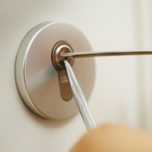 Locksmith around Paramount