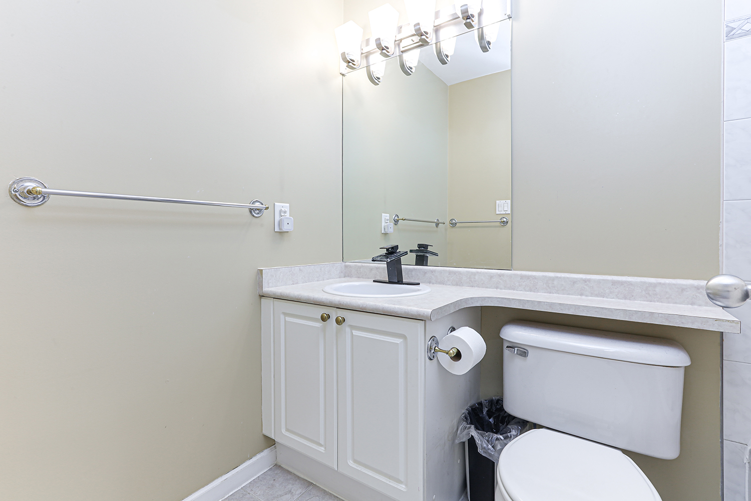 Property photo 123