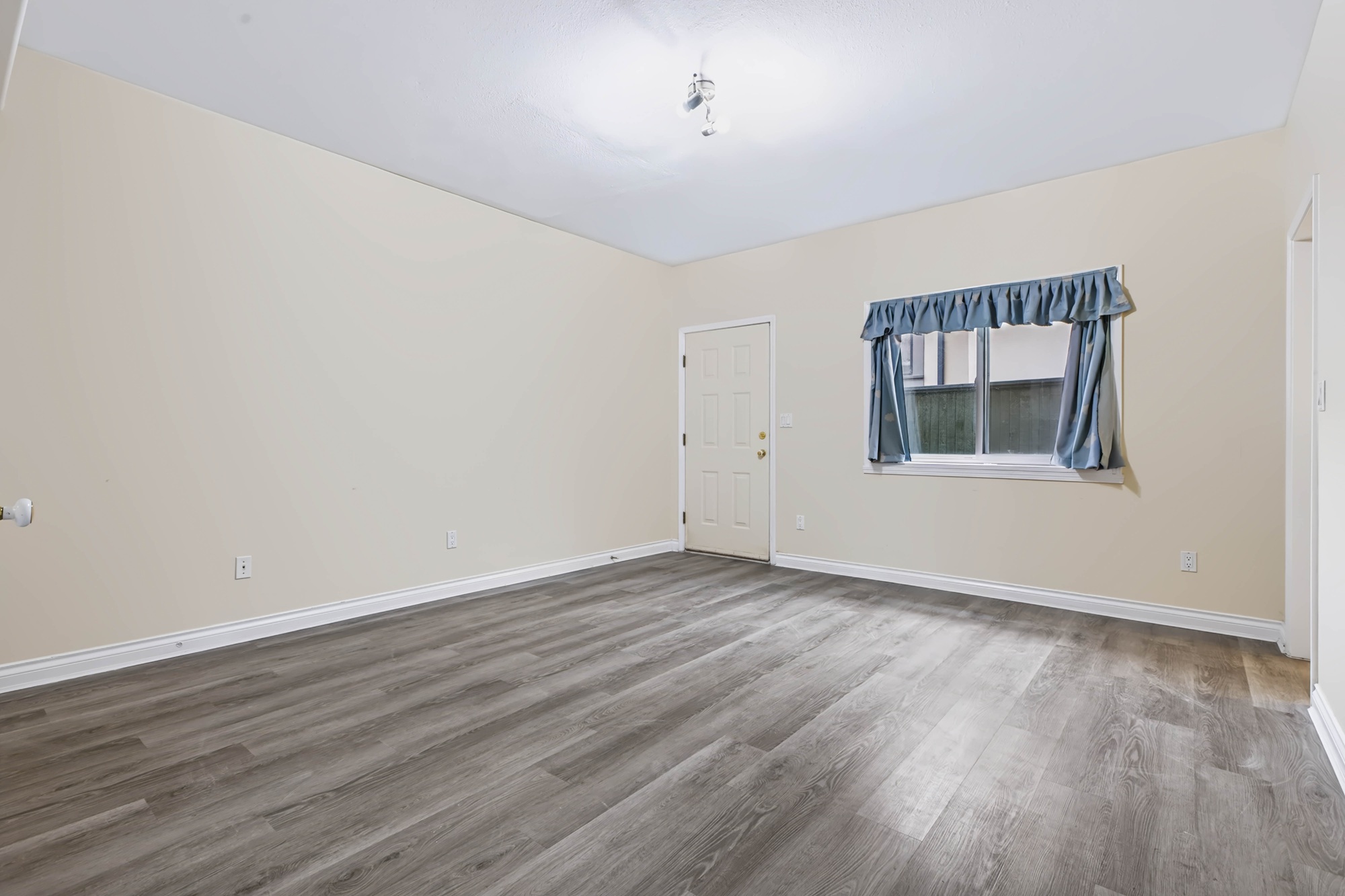 Property photo 131