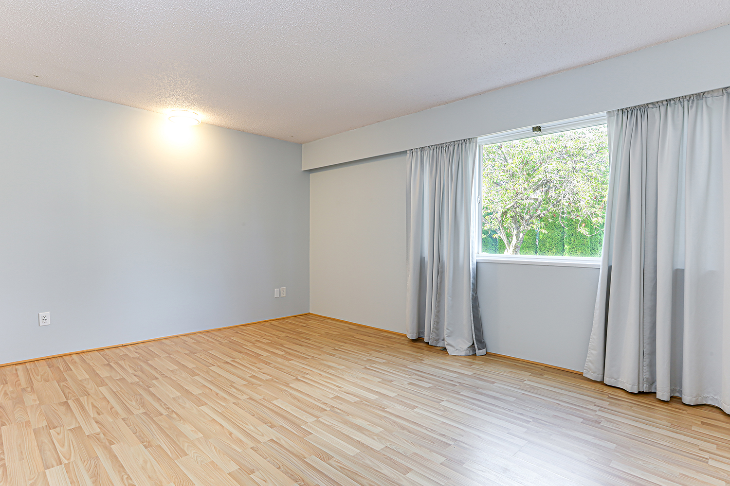 Property photo 125