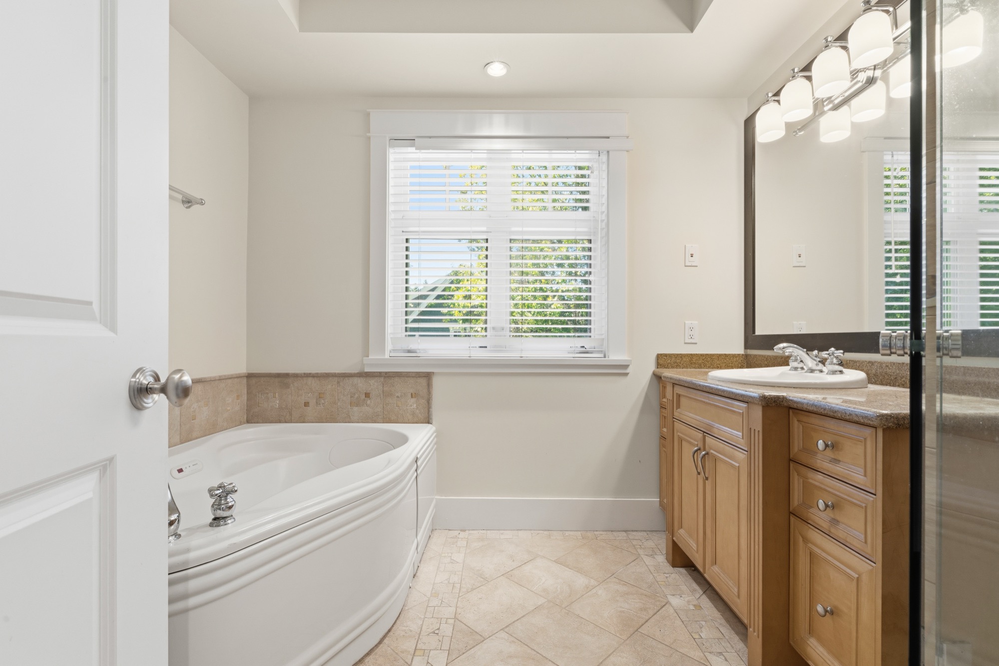 Property photo 123
