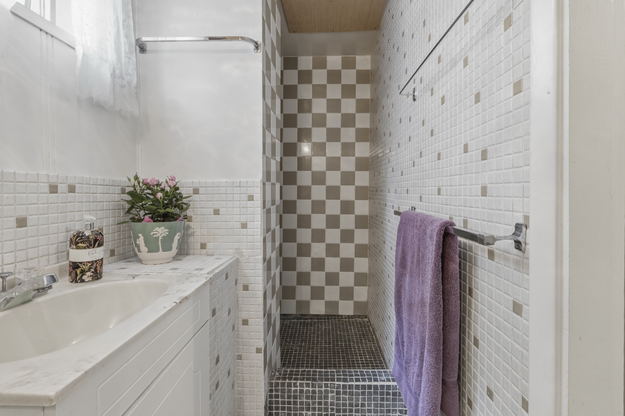 Property photo 128