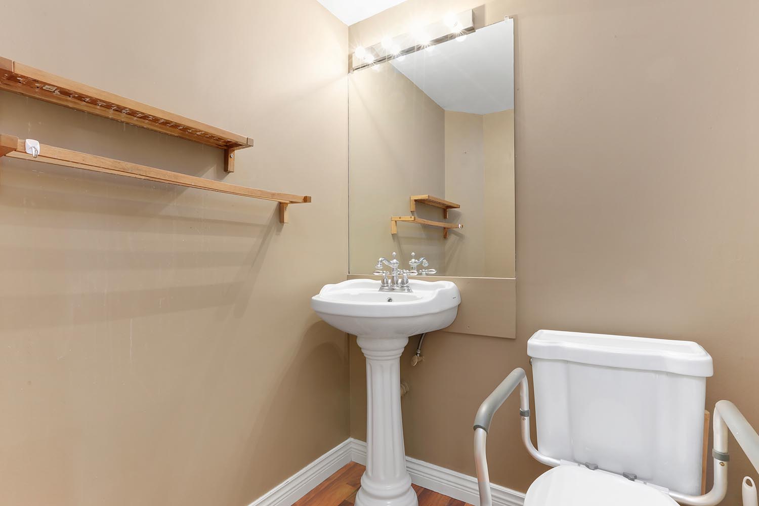 Property photo 128