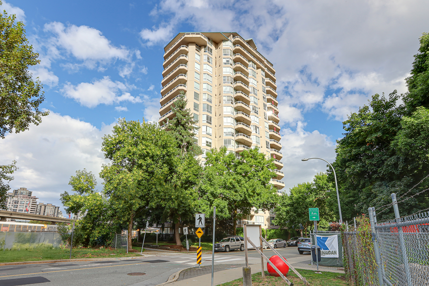 Property photo 100