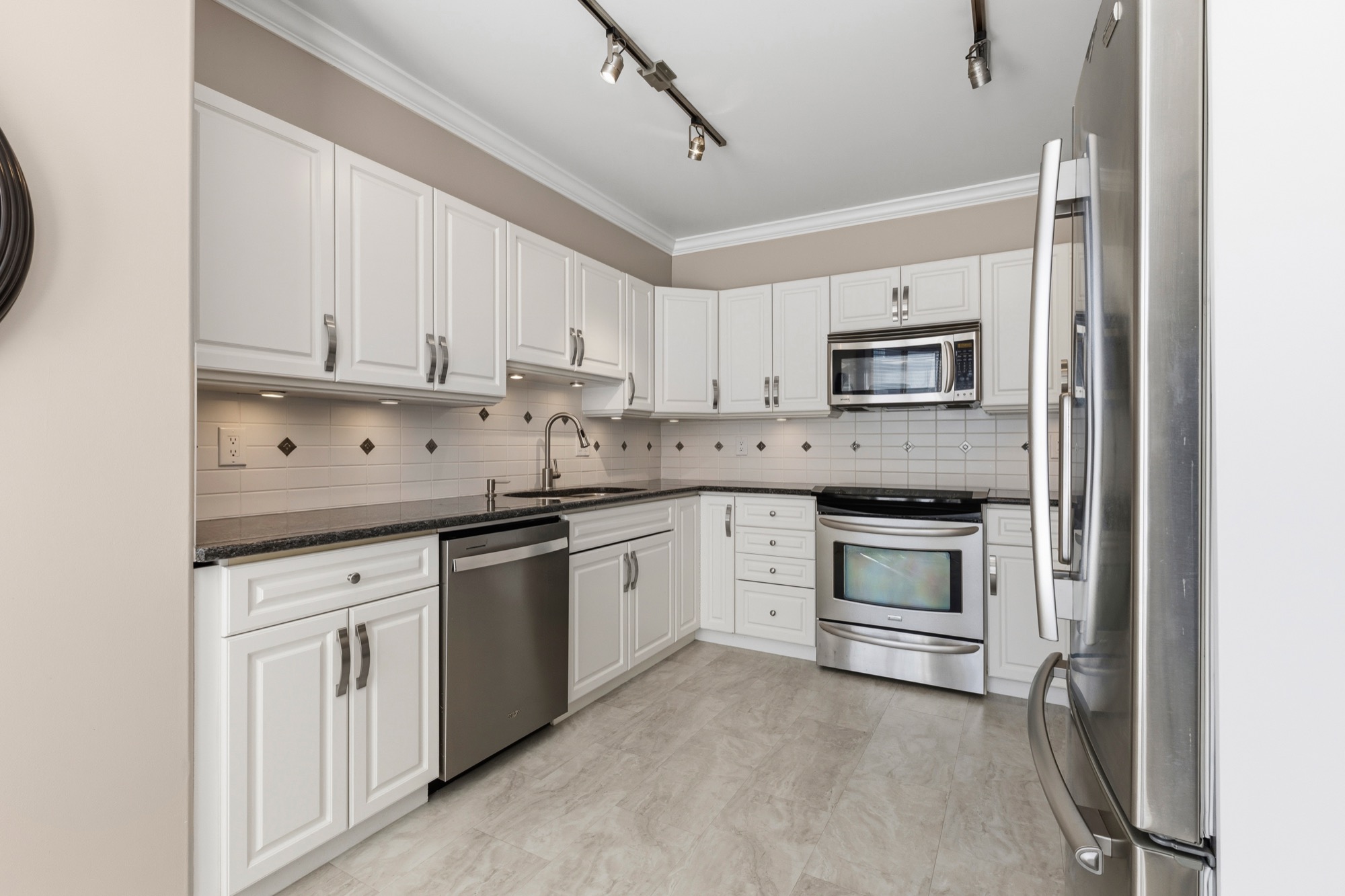 Property photo 111