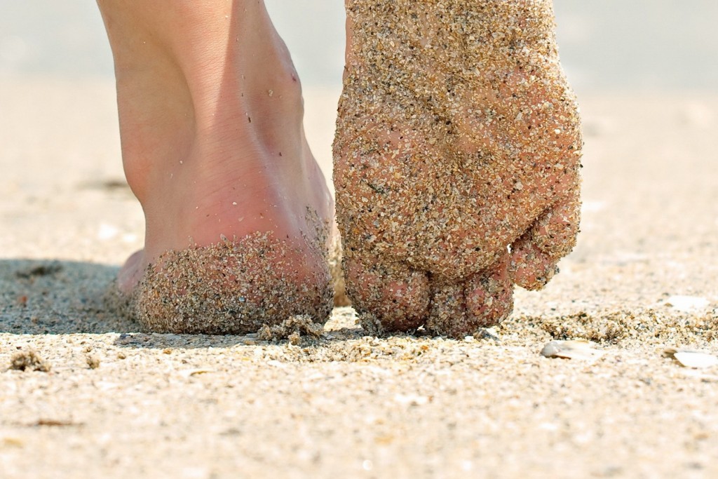 barefoot-beach-sand-feet-591252
