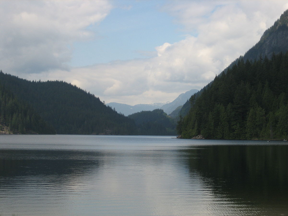 Diez Vistas Trail view of Buntzen Lake
