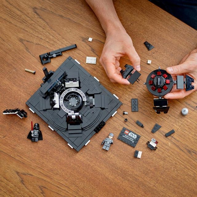 LEGO 95296 Star Wars Darth Vader Meditation Chamber Lifestyle 2 The
