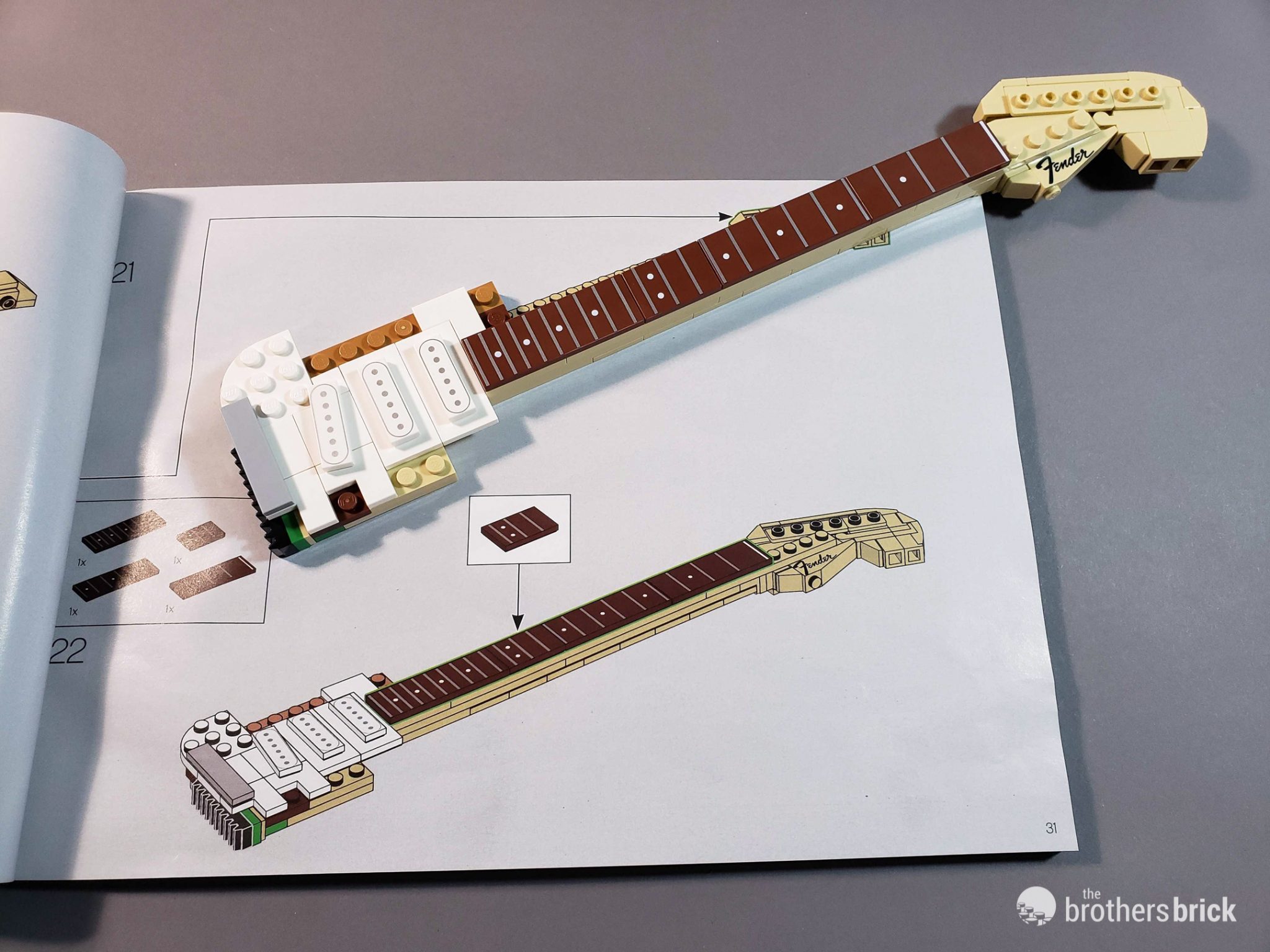 LEGO Ideas 21329 Fender Stratocaster Guitar TBB Review BYJ1316