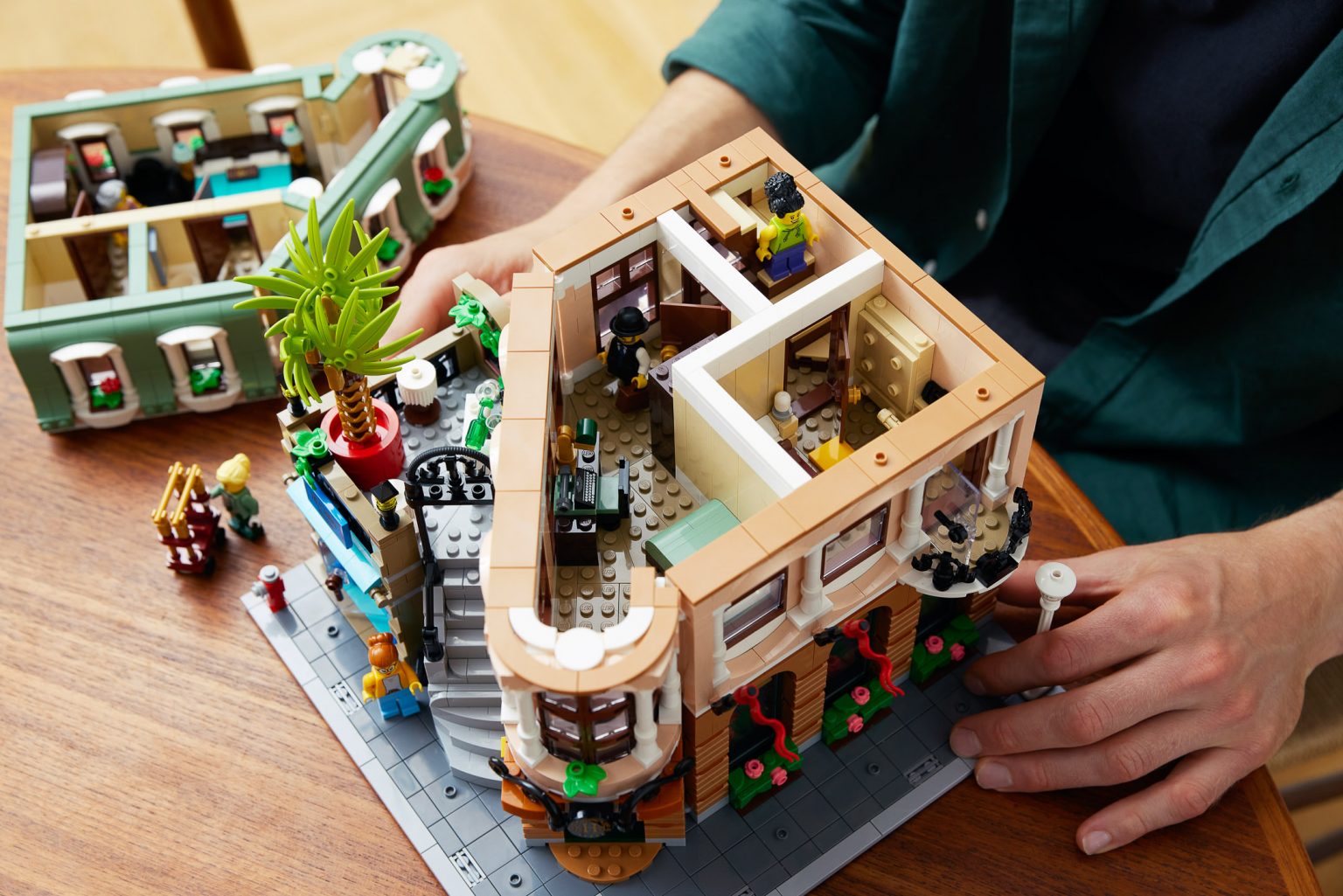 LEGO for Adults - 2022 Modulars - 10297 Boutique Hotel - GRDUI-31 - The ...