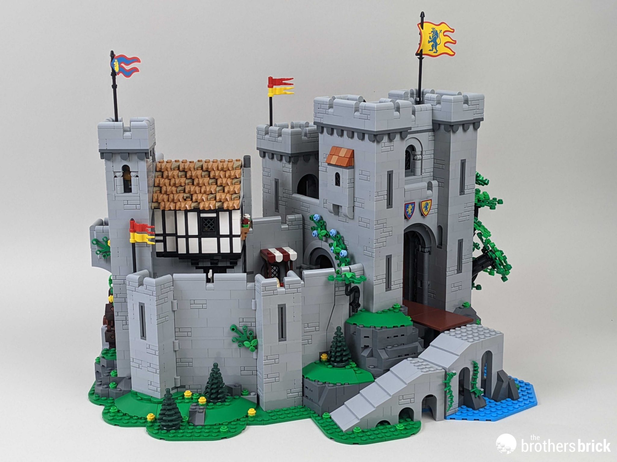 LEGO Iconic 10305 Lion Knights' Castle TBB Review 7QUG7 103