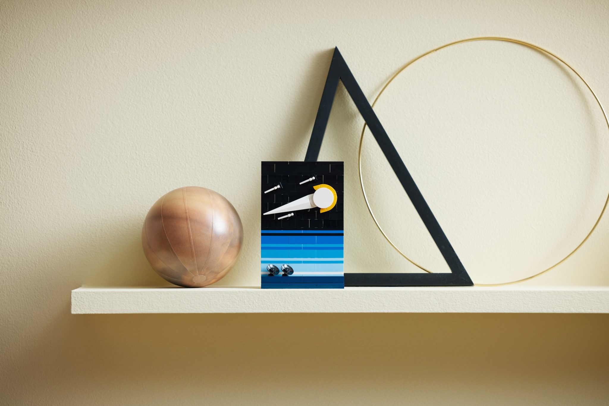 LEGO Ideas 21340 Tales of the Space Age GJ34F19 The Brothers Brick