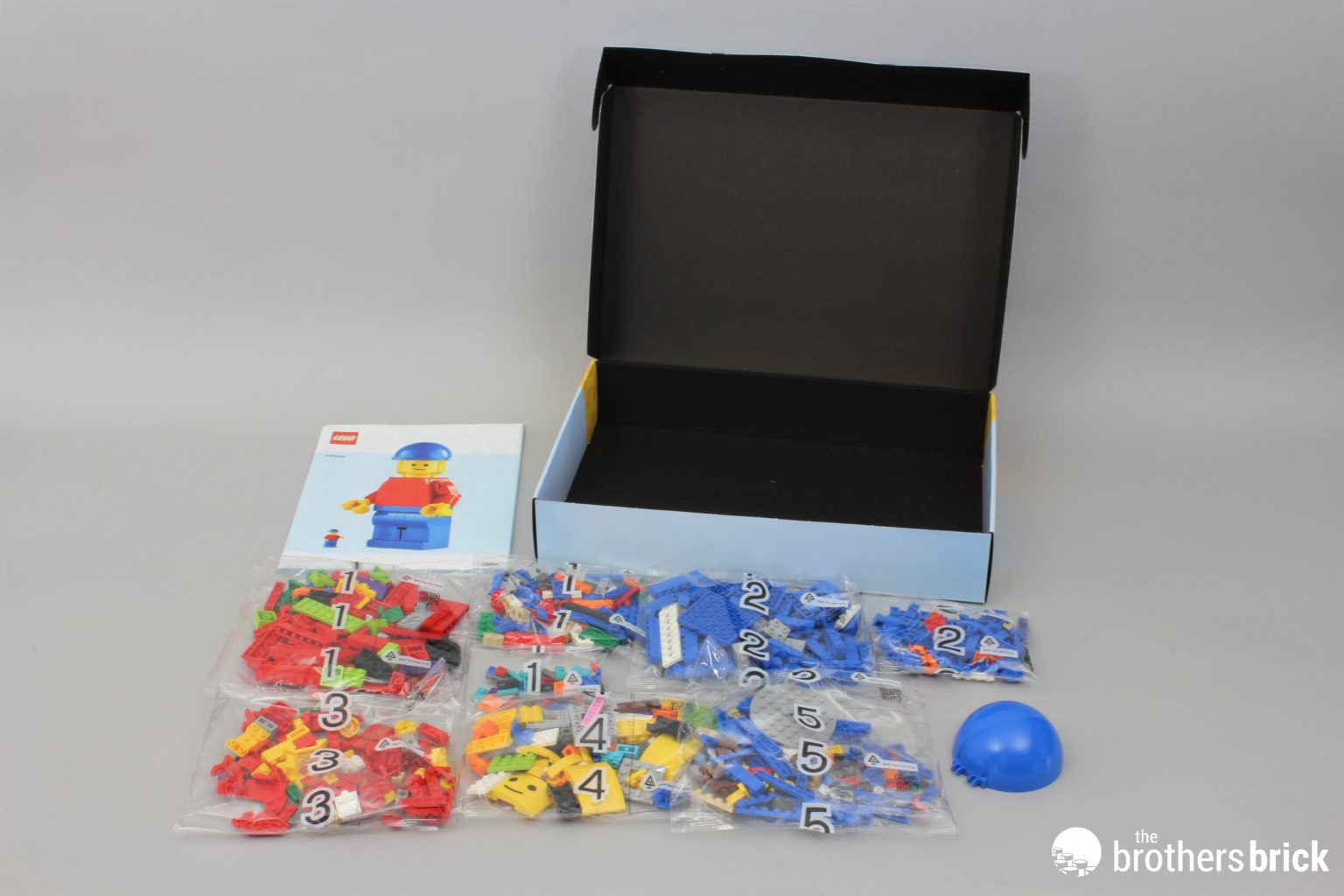 LEGO 40649 Up-Scaled LEGO Minifigure - Magnifying an icon [Review ...