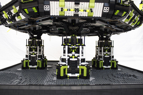 Blacktron Landing Pad: Legs