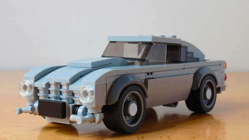 Lego 007's Aston Martin DB5 with working gadgets