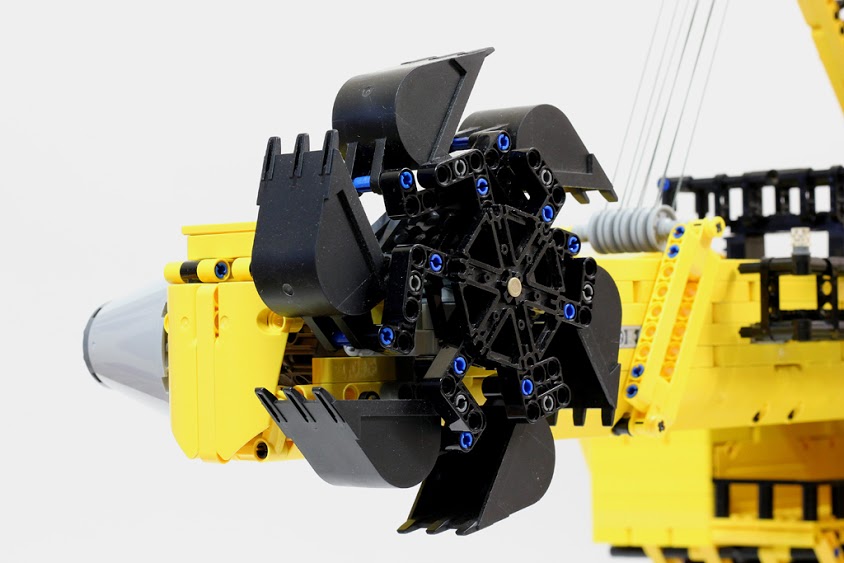 LEGO Technic ER-1250 bucket wheel excavator detail