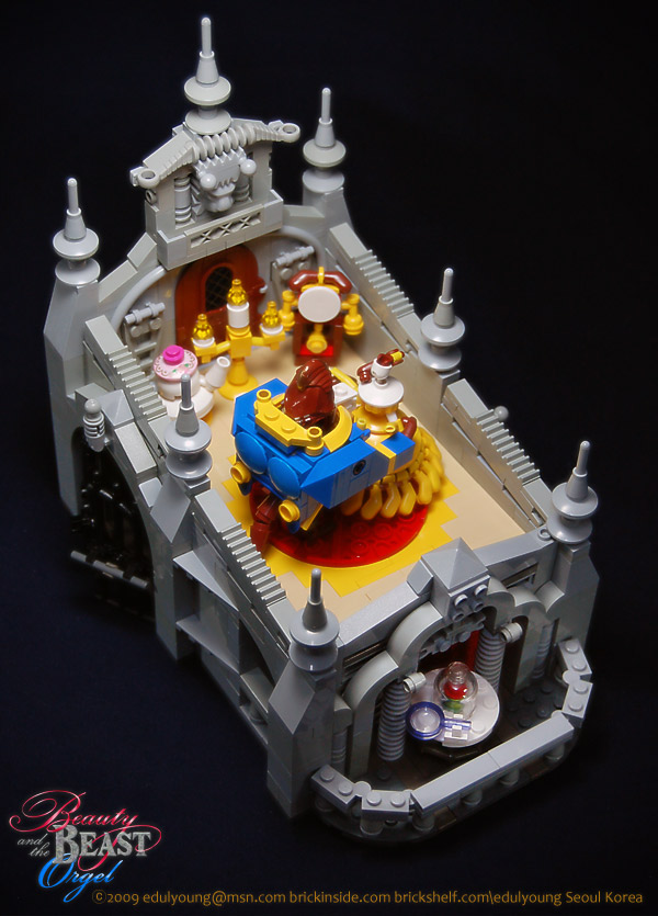 Fully functional Beauty and the Beast LEGO music box - The