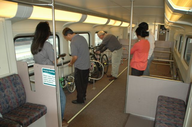 DSC_0013 Interior de los vagones de Metrolink en donde podrán viajar hasta 20 bicicletas. (Foto José Ubaldo/El pasajero).