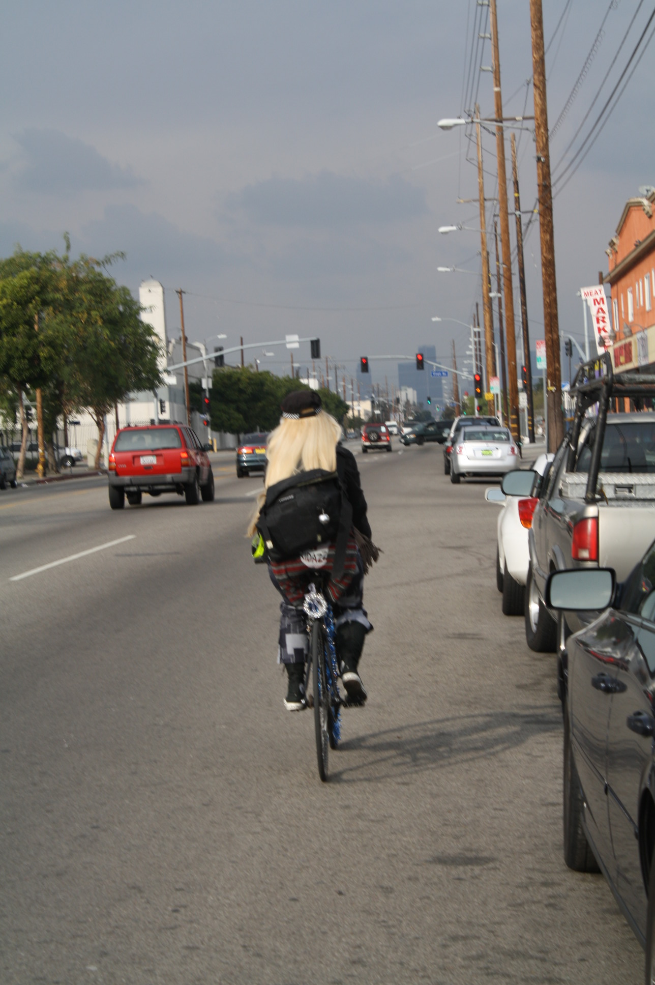 mujer en bicicleta
